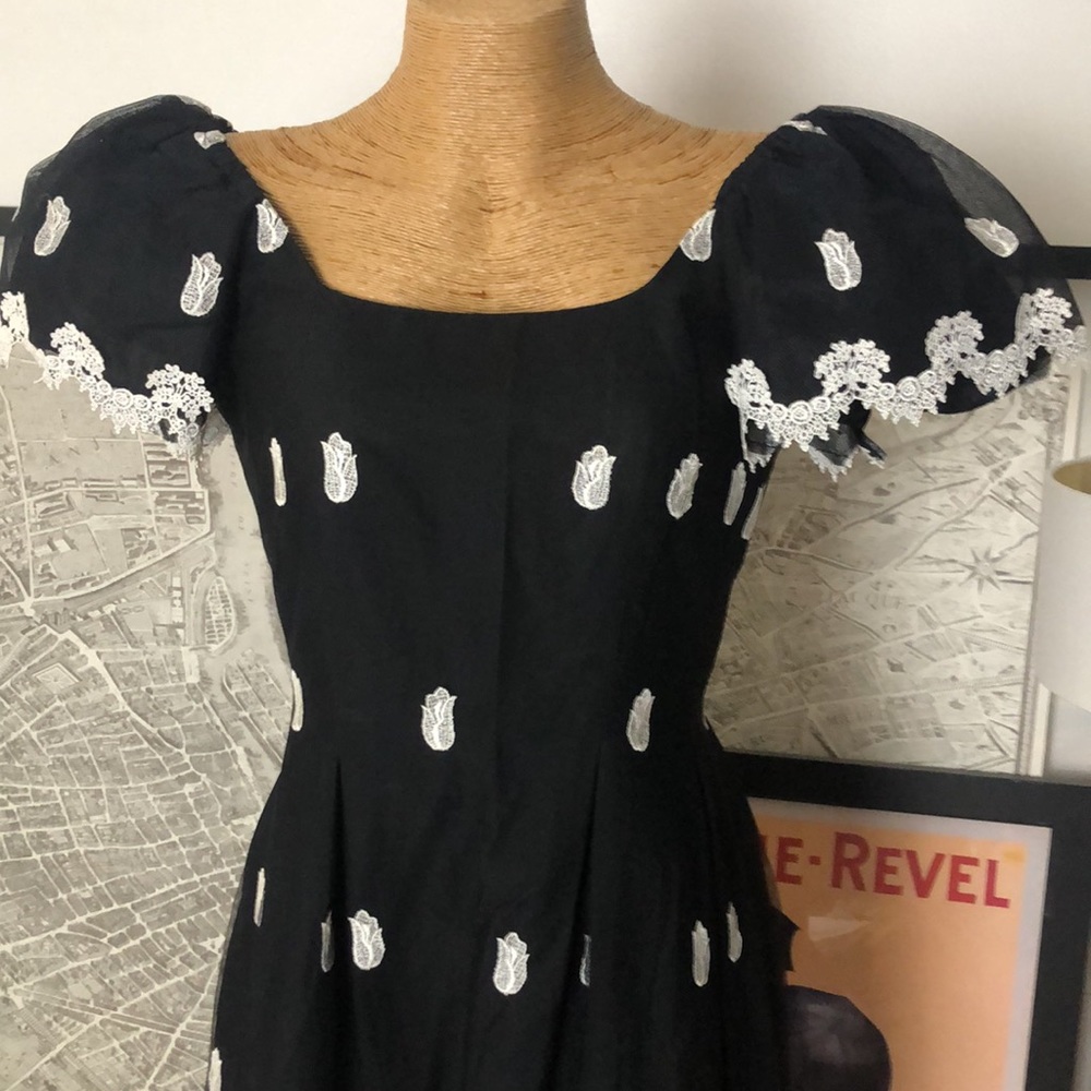 RICHILENE New York Vintage black mesh embroidered floral black and white Size 10 - Picture 2 of 8